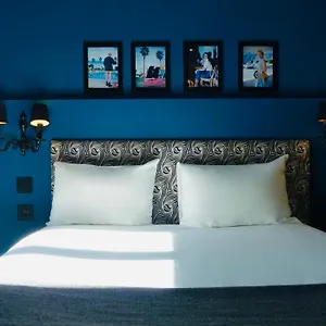 Noir 3* Paris
